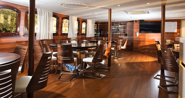 Riviera Travel, MV Corona, Restaurant 1.jpg